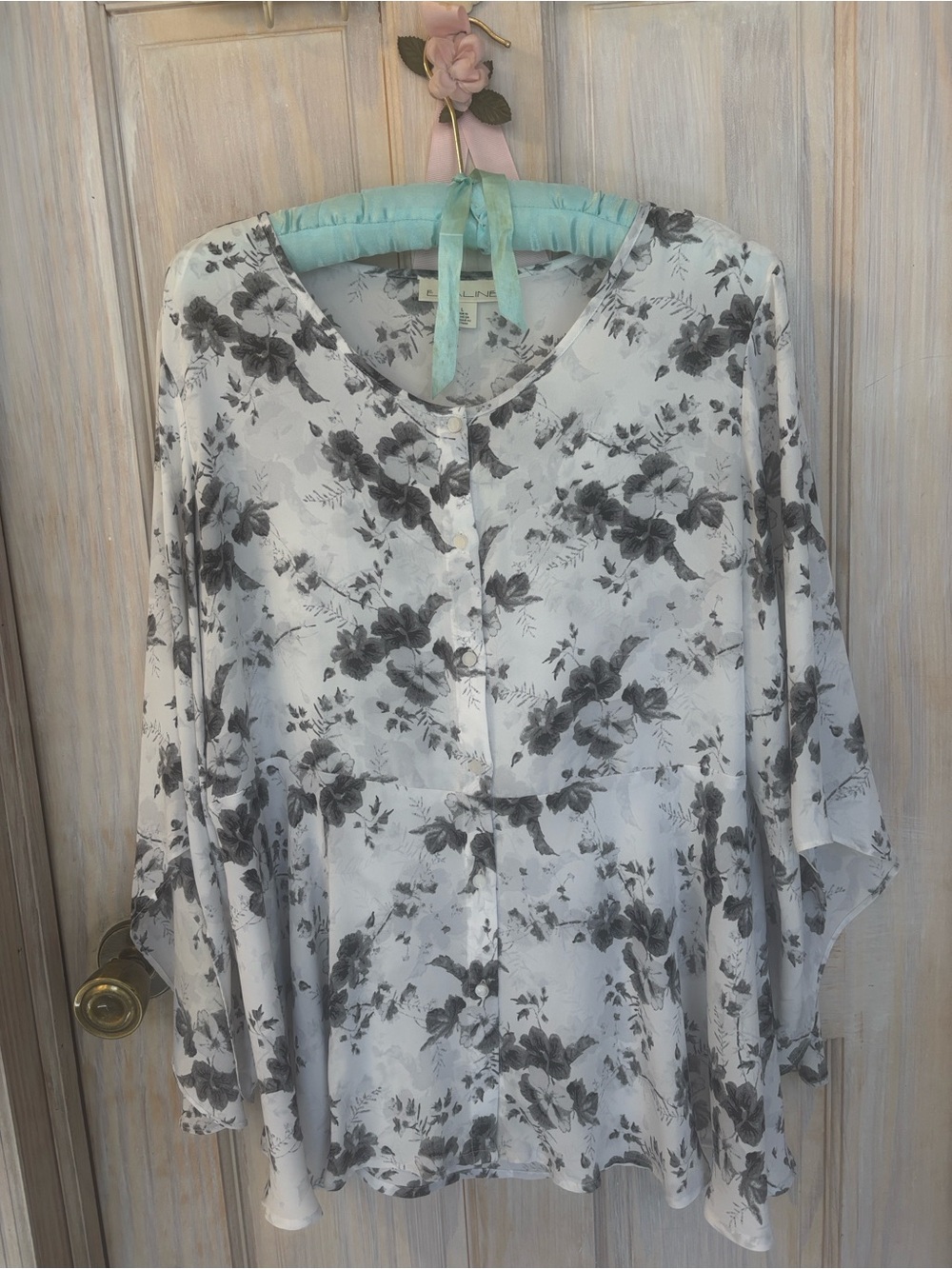 Women's Soft Floral Button-Front Tunic in White and Gray,bell sleeves, - Picture 2 of 9